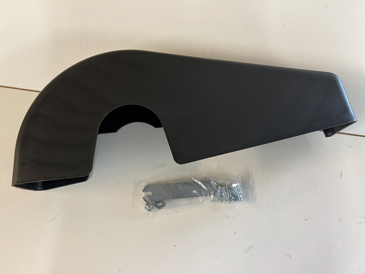 Предпазител за верига Croc Promotion + комплект за монтаж