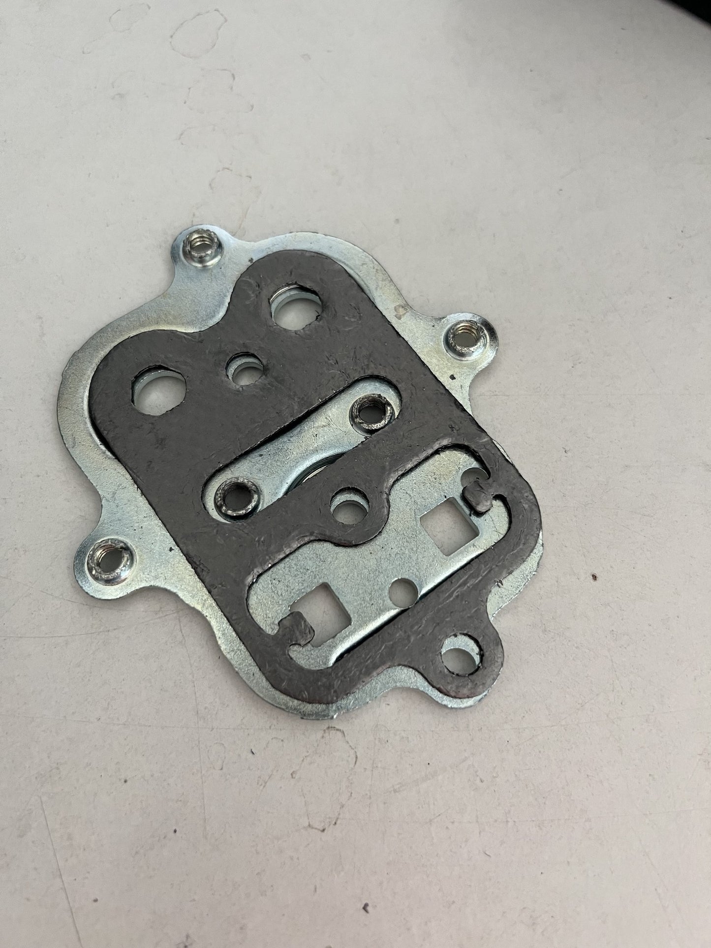 Briggs and Stratton plate cylinder head