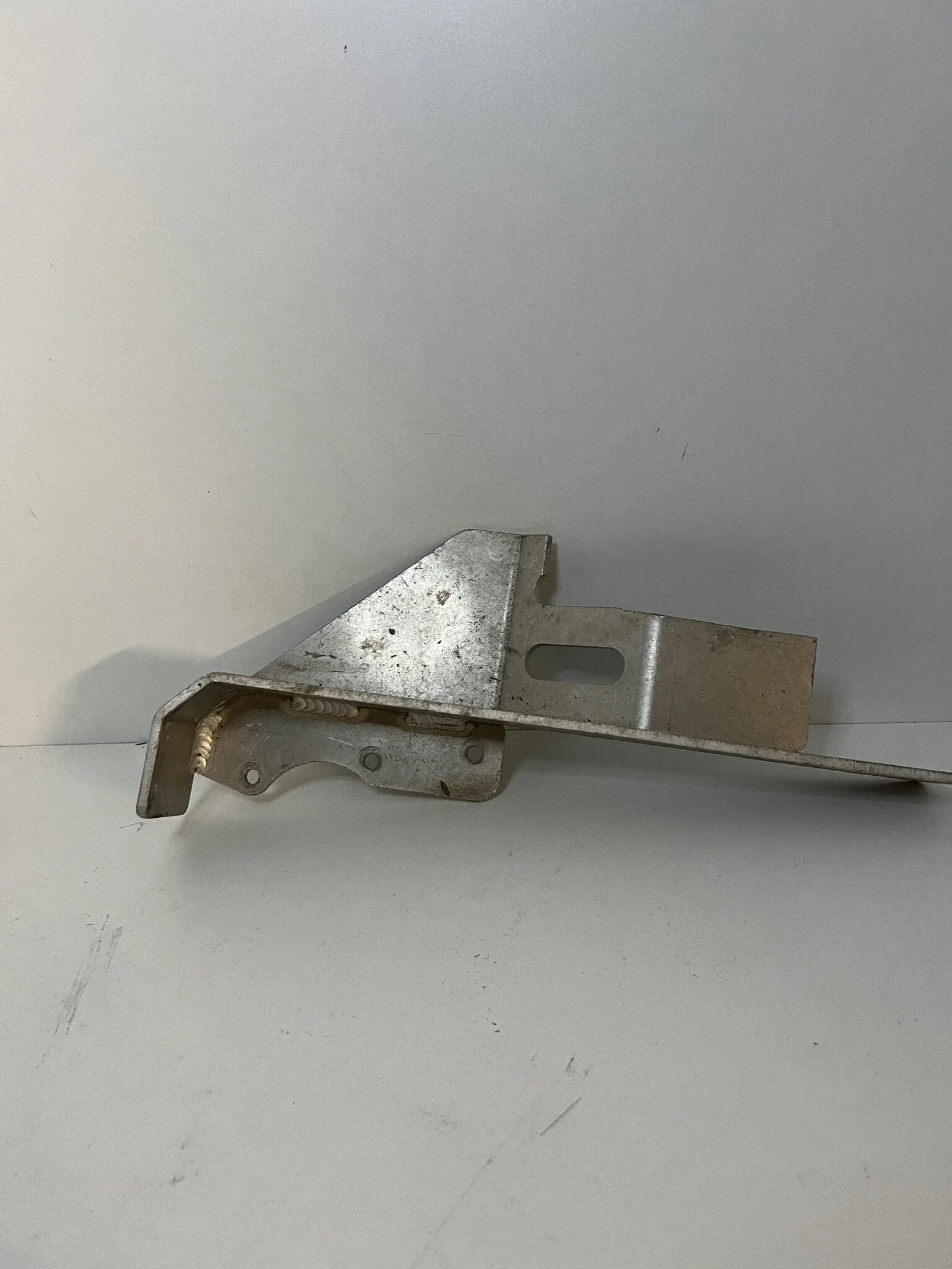 Použitý hliníkový kryt řetězu Tillotson T4 staršího typu