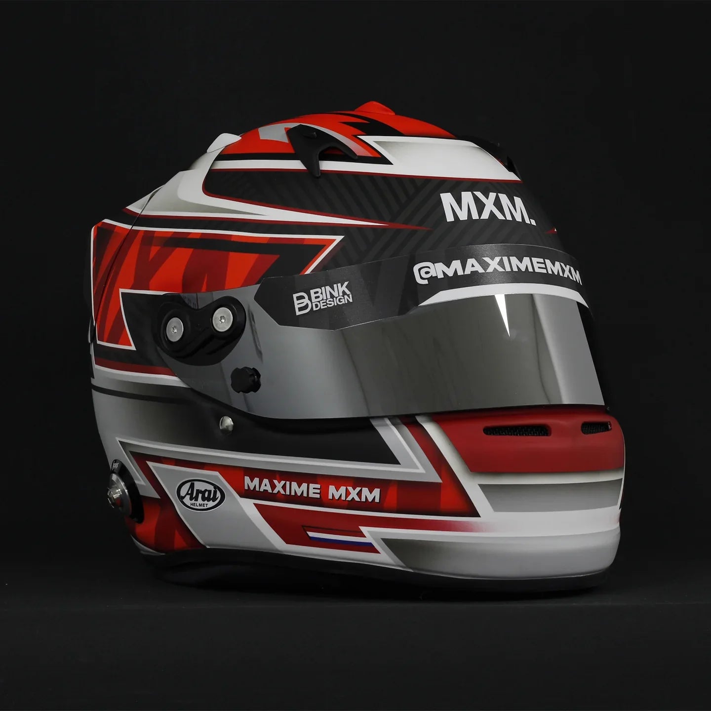 Få designet en spesialtilpasset hjelm