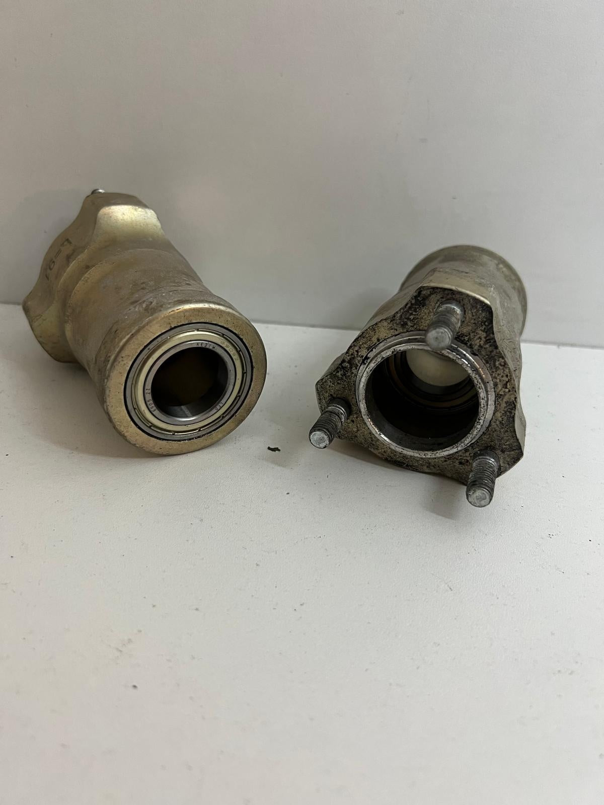 Używany zestaw piast przednich kół magnezowych Top Kart 25 x 91 mm