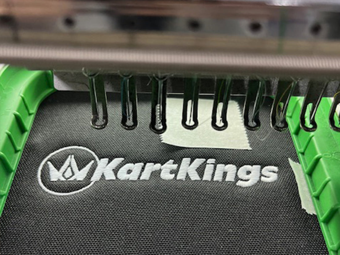 Sponsor- en teamlogo's op je race-overall: borduren vs. stickers - KartKings