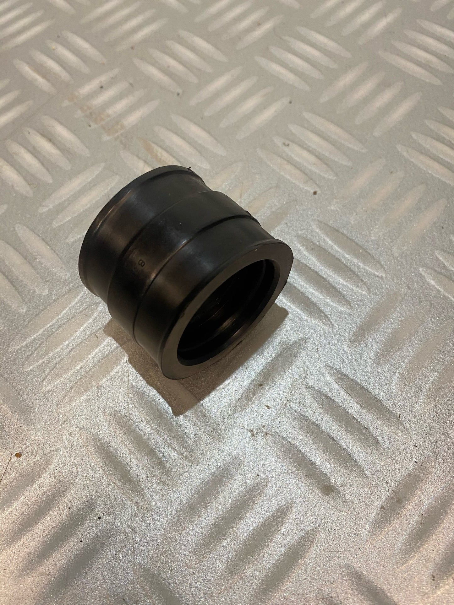 Inlet rubber for slide carburetor GX390