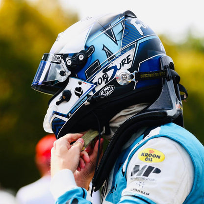 Nechte si profesionálně nastříkat motokárovou helmu