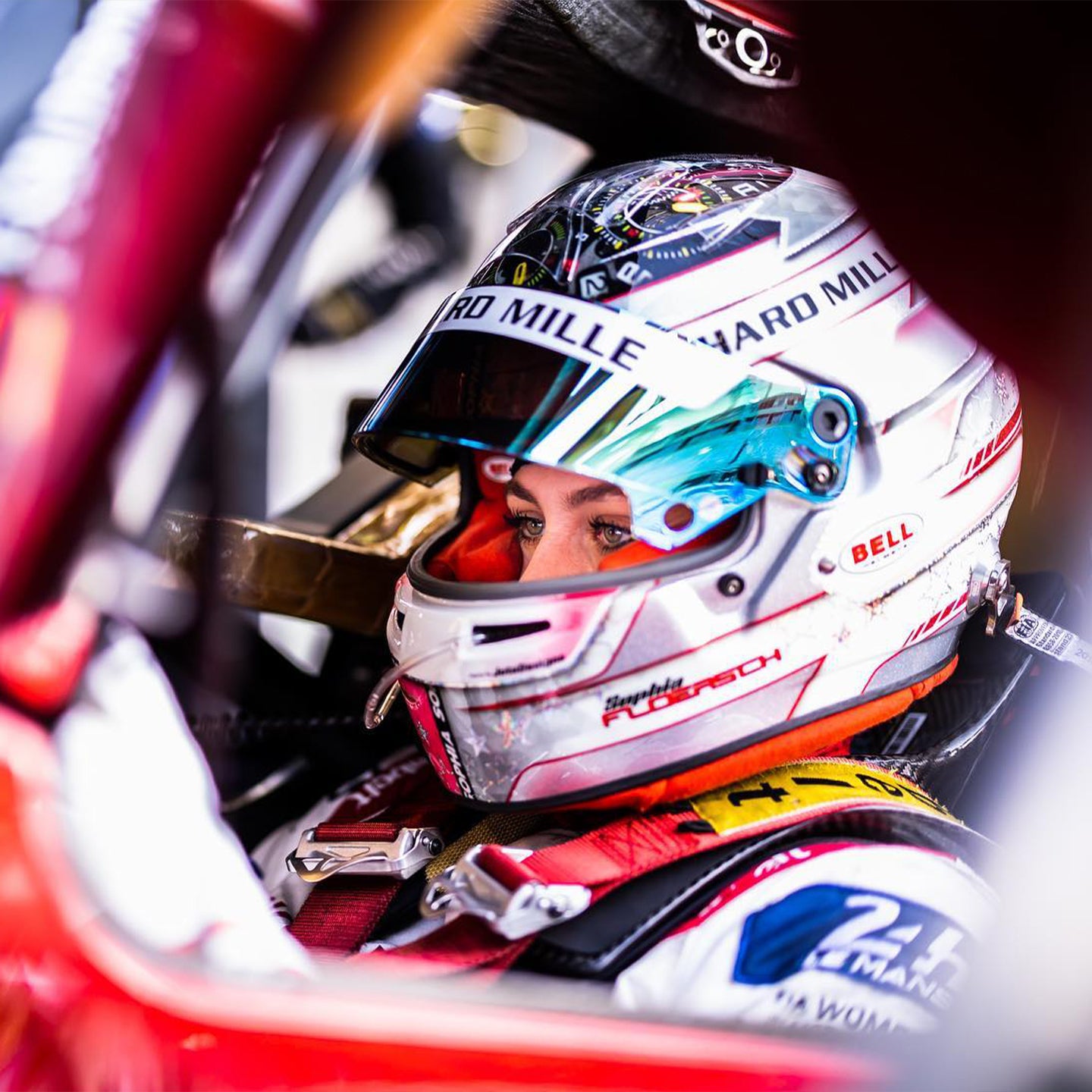 Nechte si profesionálně nastříkat motokárovou helmu